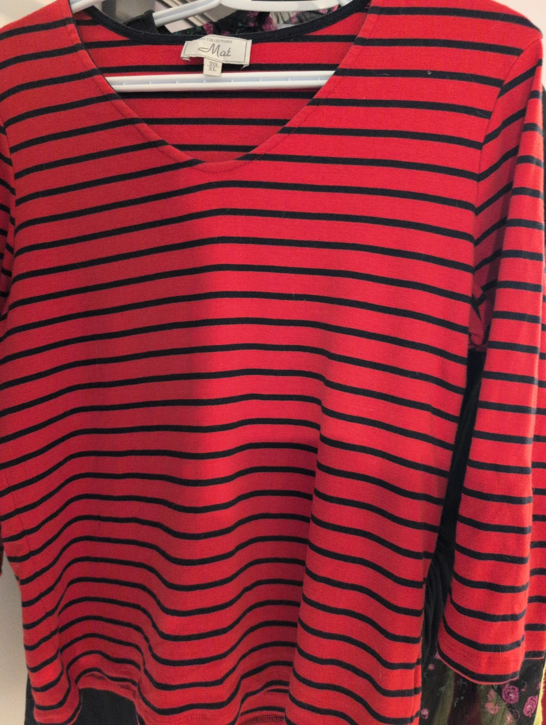 Mat striped V-neck long sleeve top