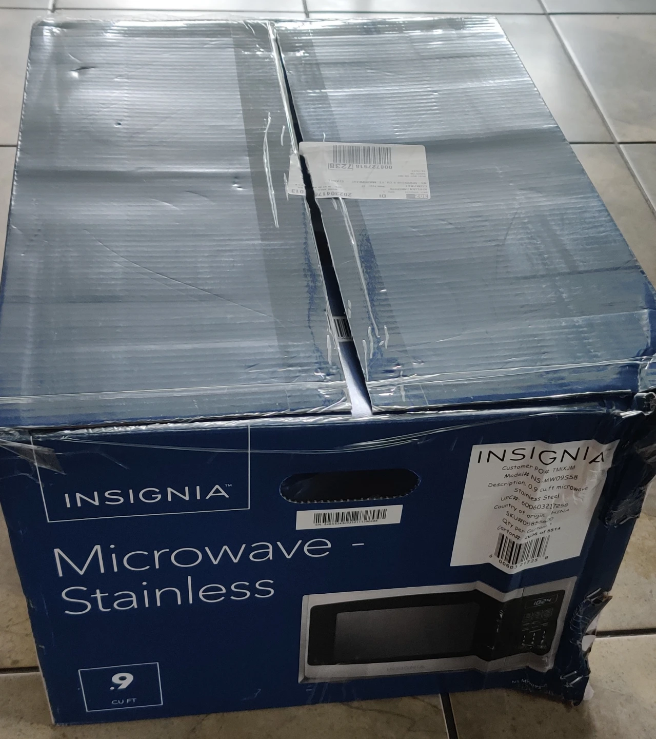 Insignia Microwave 0.9 Cu. Ft. - photo 4