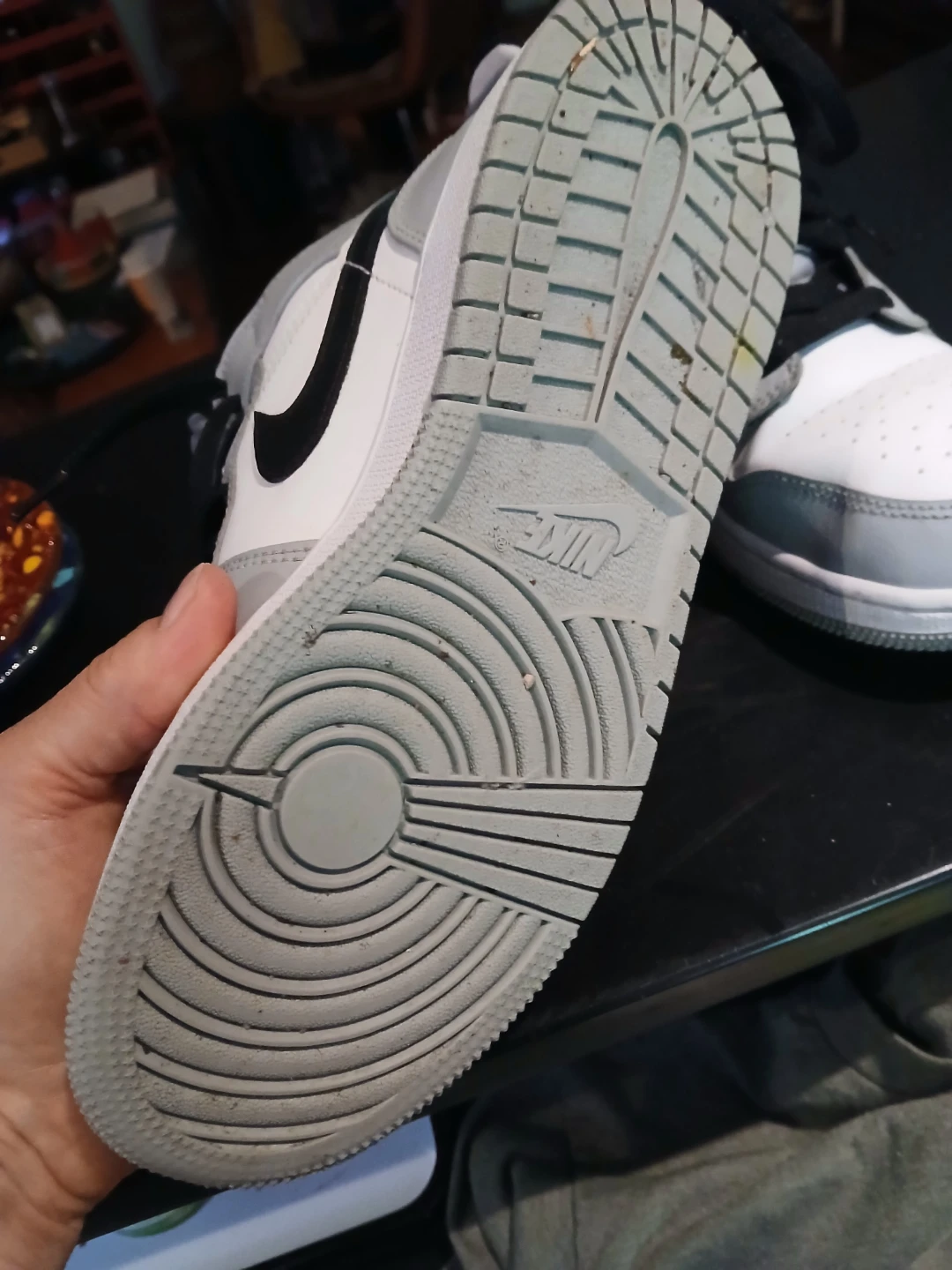 Air Jordan 1 Mid SE (GS) 5.5Y or W 38 - photo 3