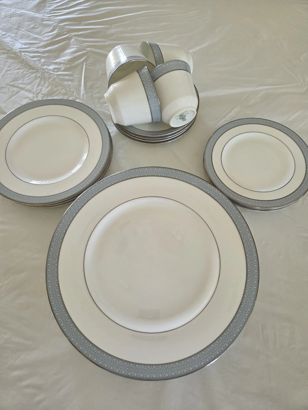 Royal Doulton Etude H.5003 Fine Bone China Tea Set