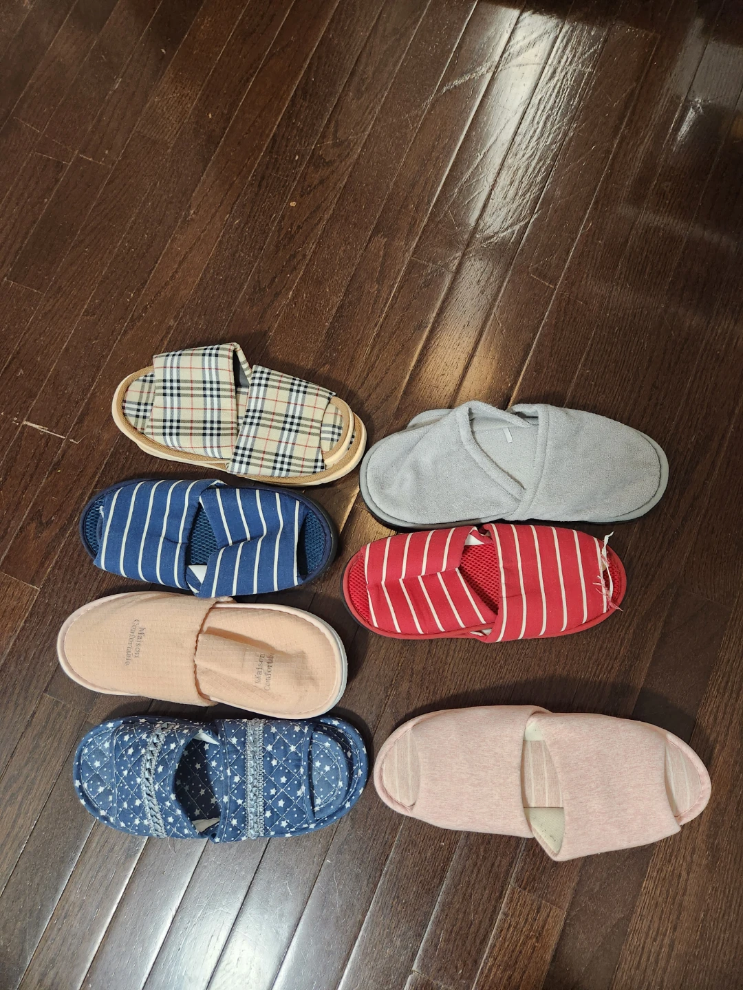 Bundle of 7 pairs of slippers