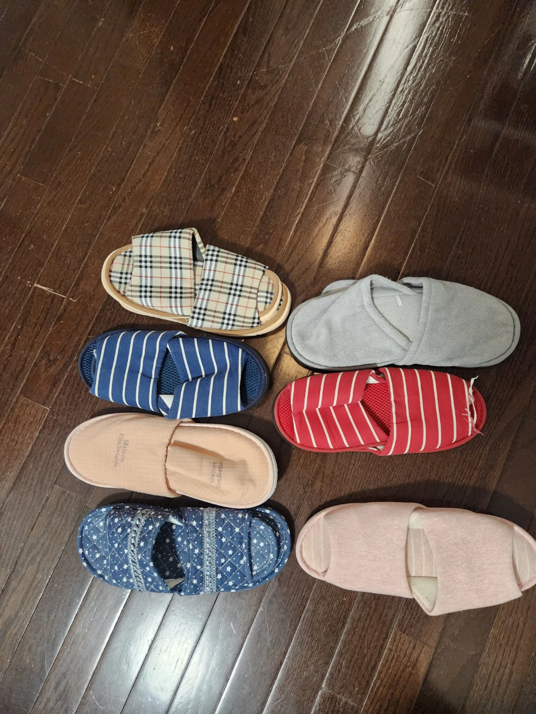 Bundle of 7 pairs of slippers - photo 2