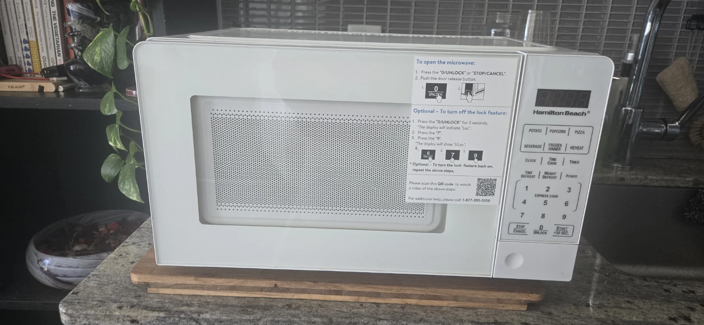 Hamilton Beach Microwave - photo 2