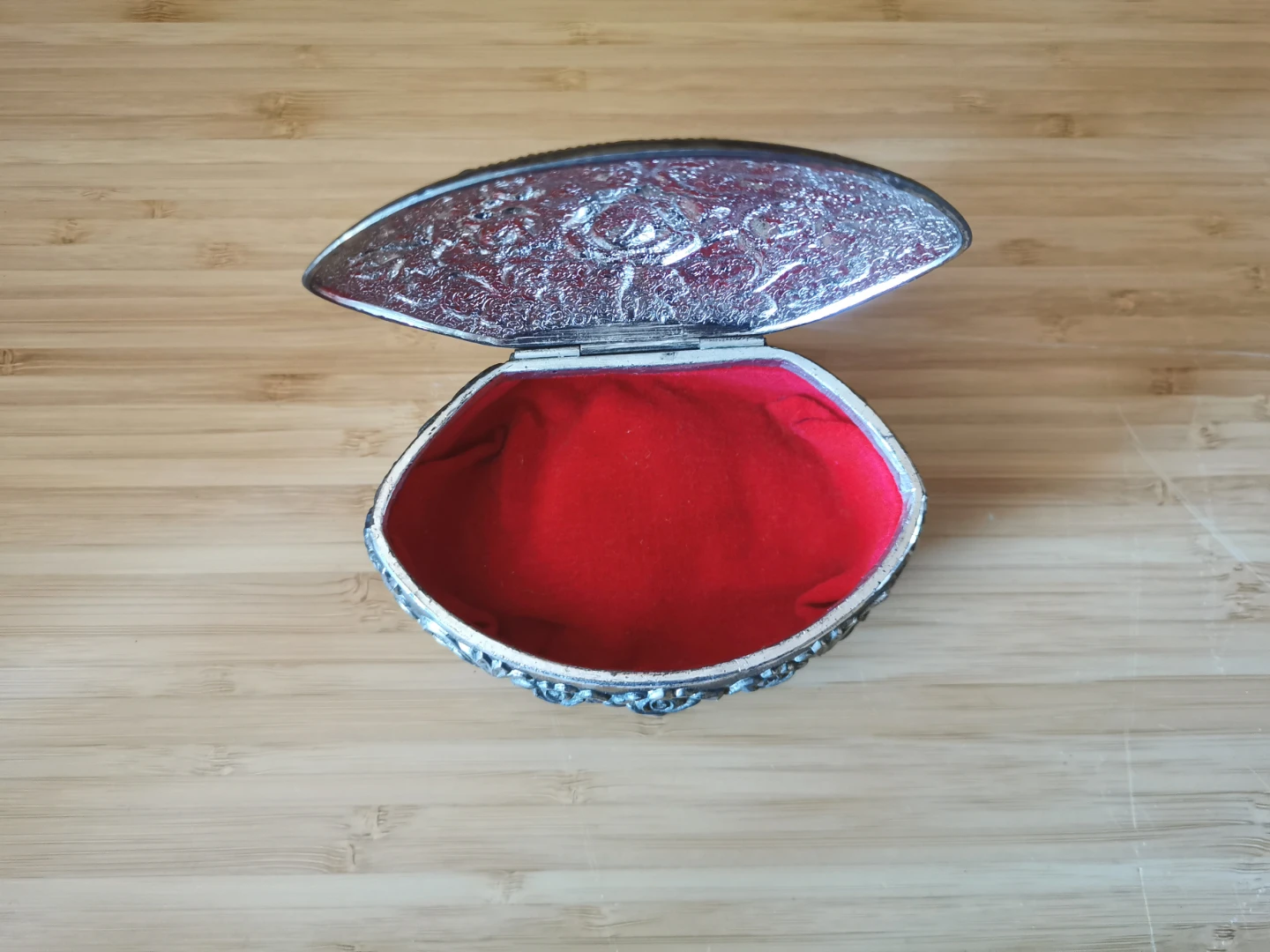 Vintage Silver Plated Floral Red Velvet Lined Trinket Box - photo 5
