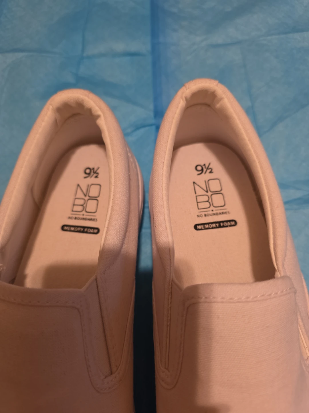 No Boundaries Women's Slip-On Canvas Shoes Size 9.5 White - photo 2
