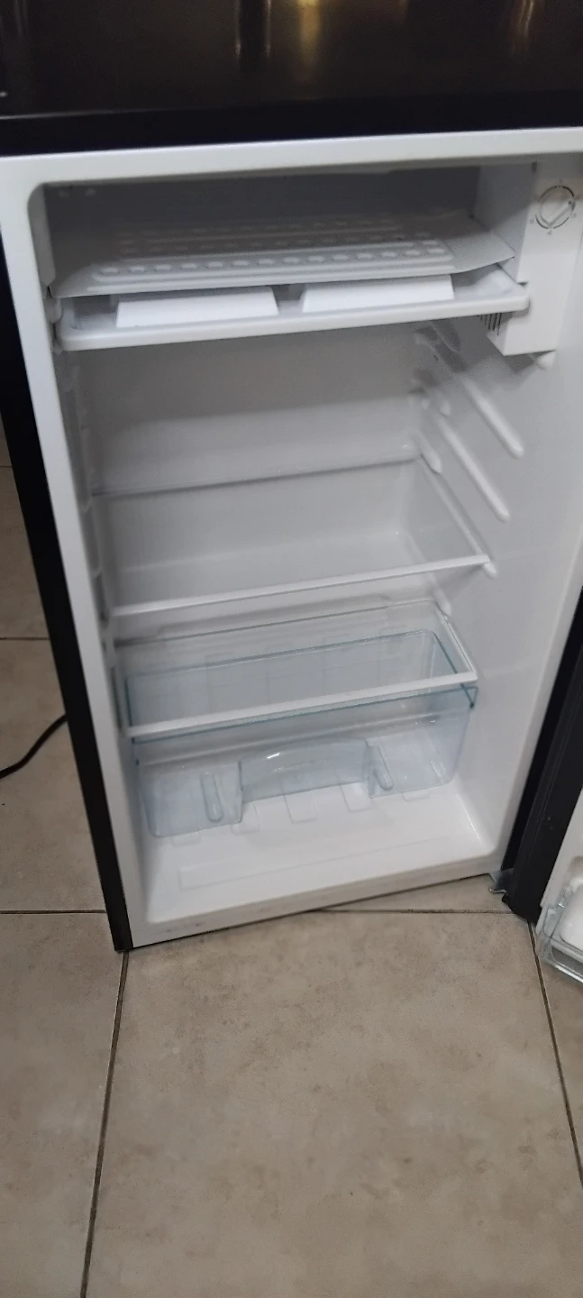 Black Compact Mini Fridge - photo 4