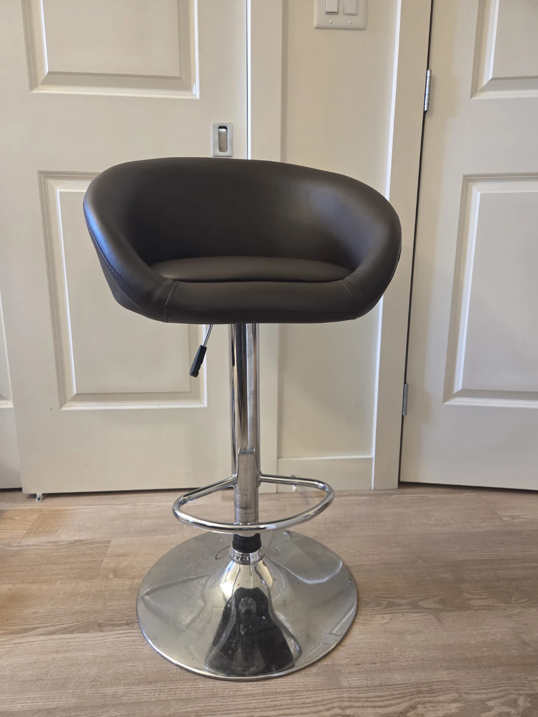Adjustable Swivel Bar Stool - photo 2