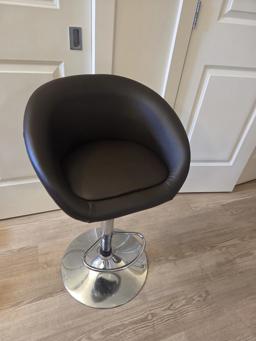 Adjustable Swivel Bar Stool - photo 3
