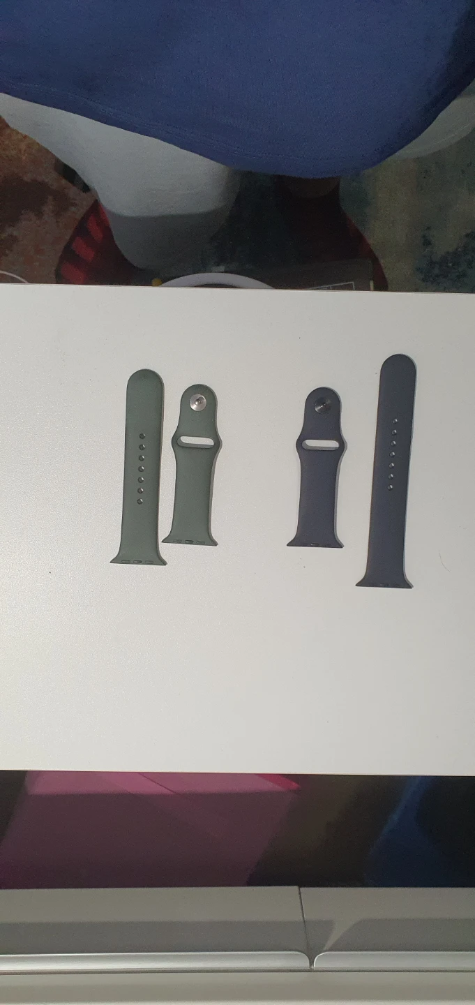 Apple Watch SE 3 with two sets of bands - photo 5