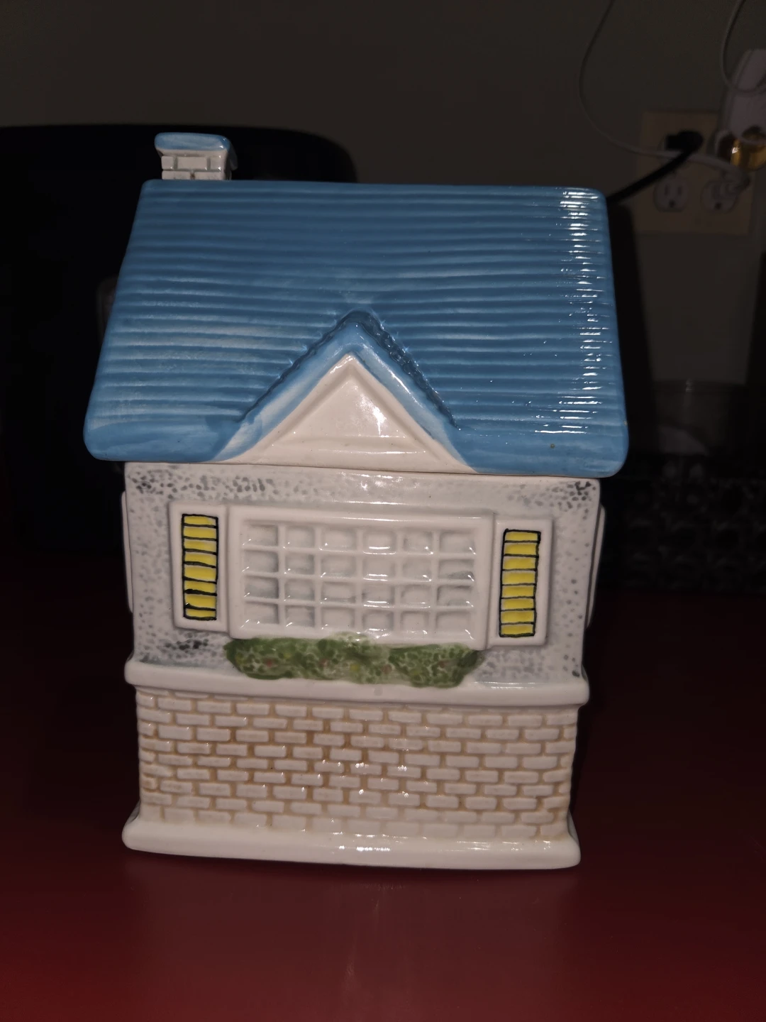 Ceramic Tea Shop House Figurine - photo 3