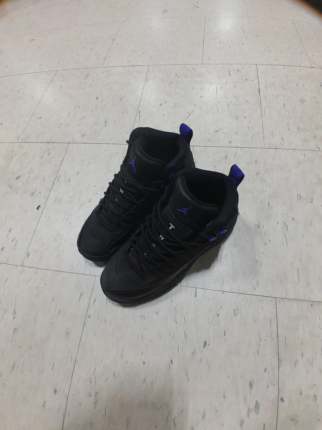 Air Jordan 12 Retro Black/Varsity Purple Women's Size 6 - photo 4