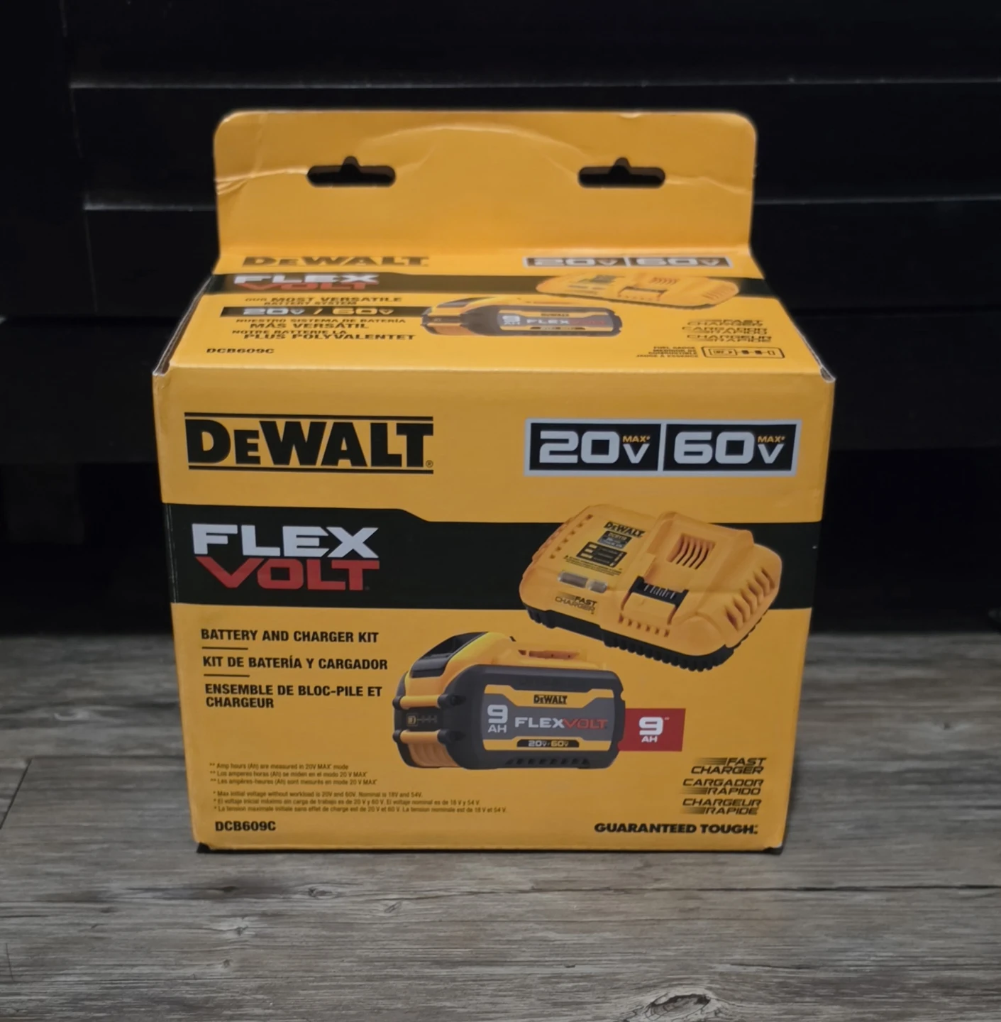 DEWALT FLEXVOLT Battery and Charger Kit 20V/60V DCB609C