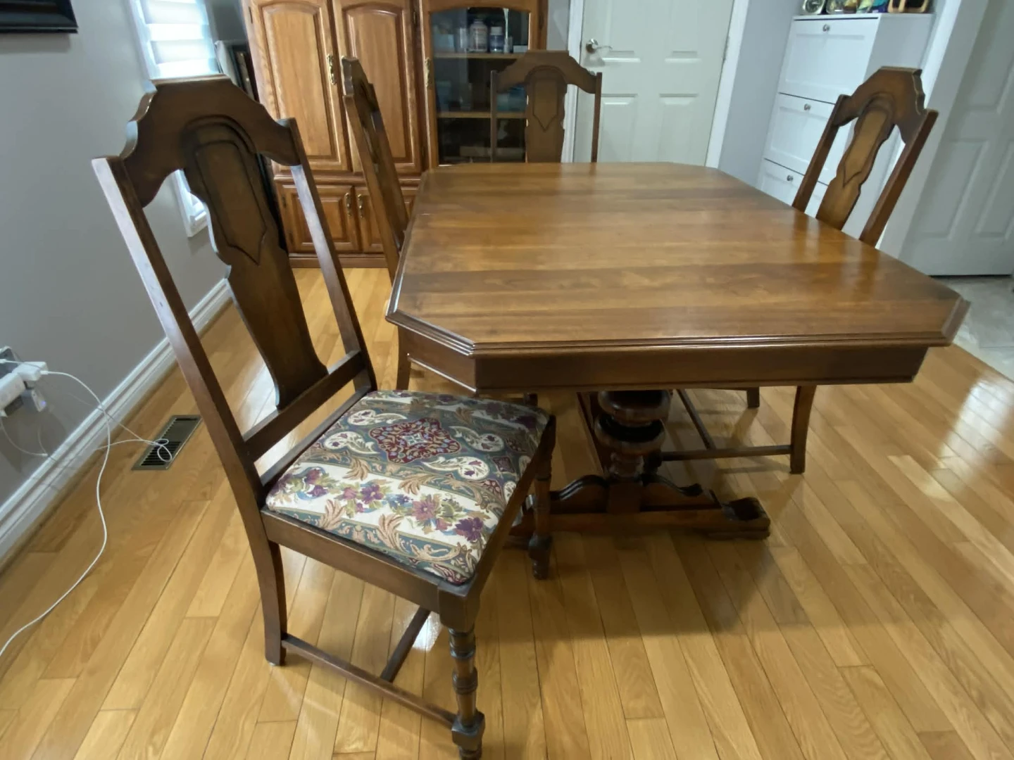 FREE Dining Table and Chairs Set - photo 3