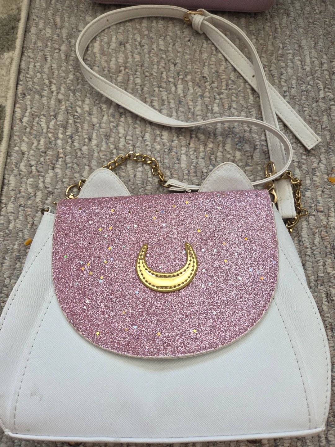 White crossbody bag with pink glitter flap