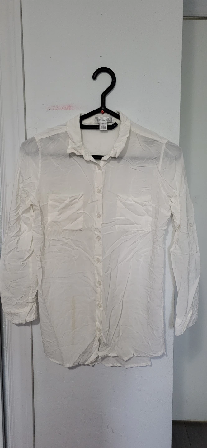 Magazine White Button-Up Shirt⚽