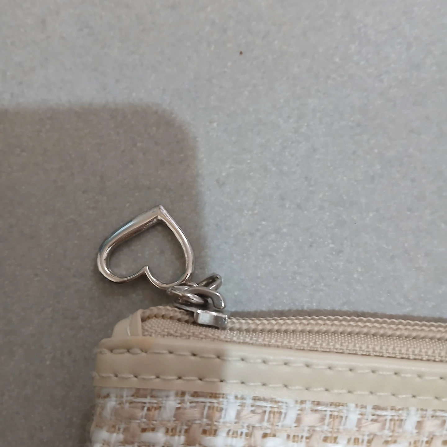 ⚽ Woven Cosmetic Pouch with Heart Charm - photo 3