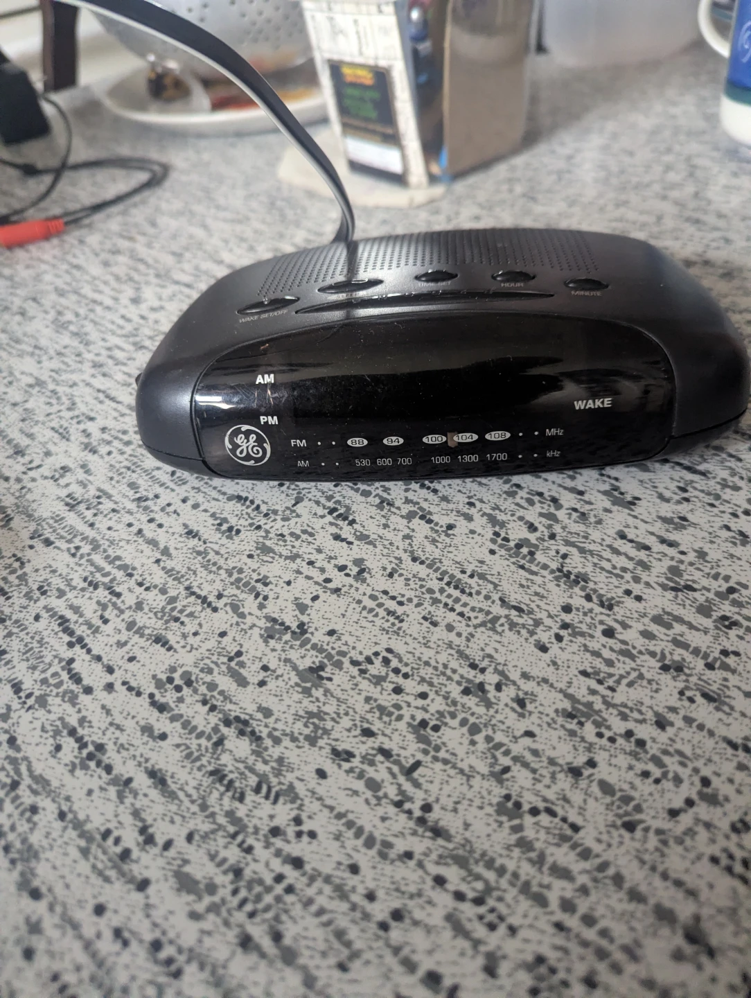 GE AM/FM Clock Radio alarm - photo 2