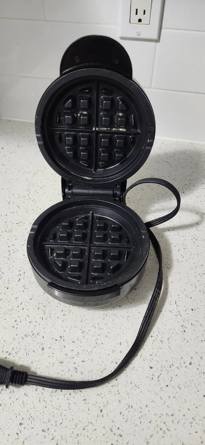 Curtis Stone Waffle Maker - photo 3
