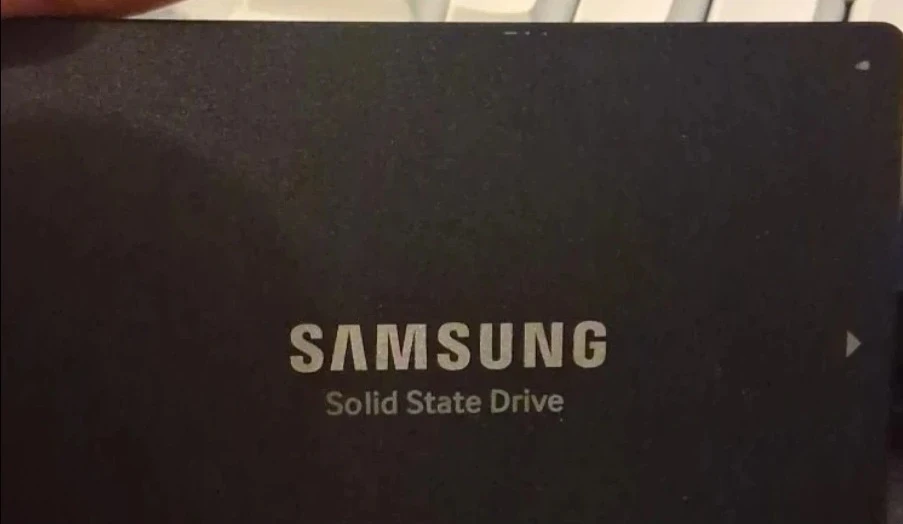 Samsung 870 EVO 1TB Solid State Drive - photo 2