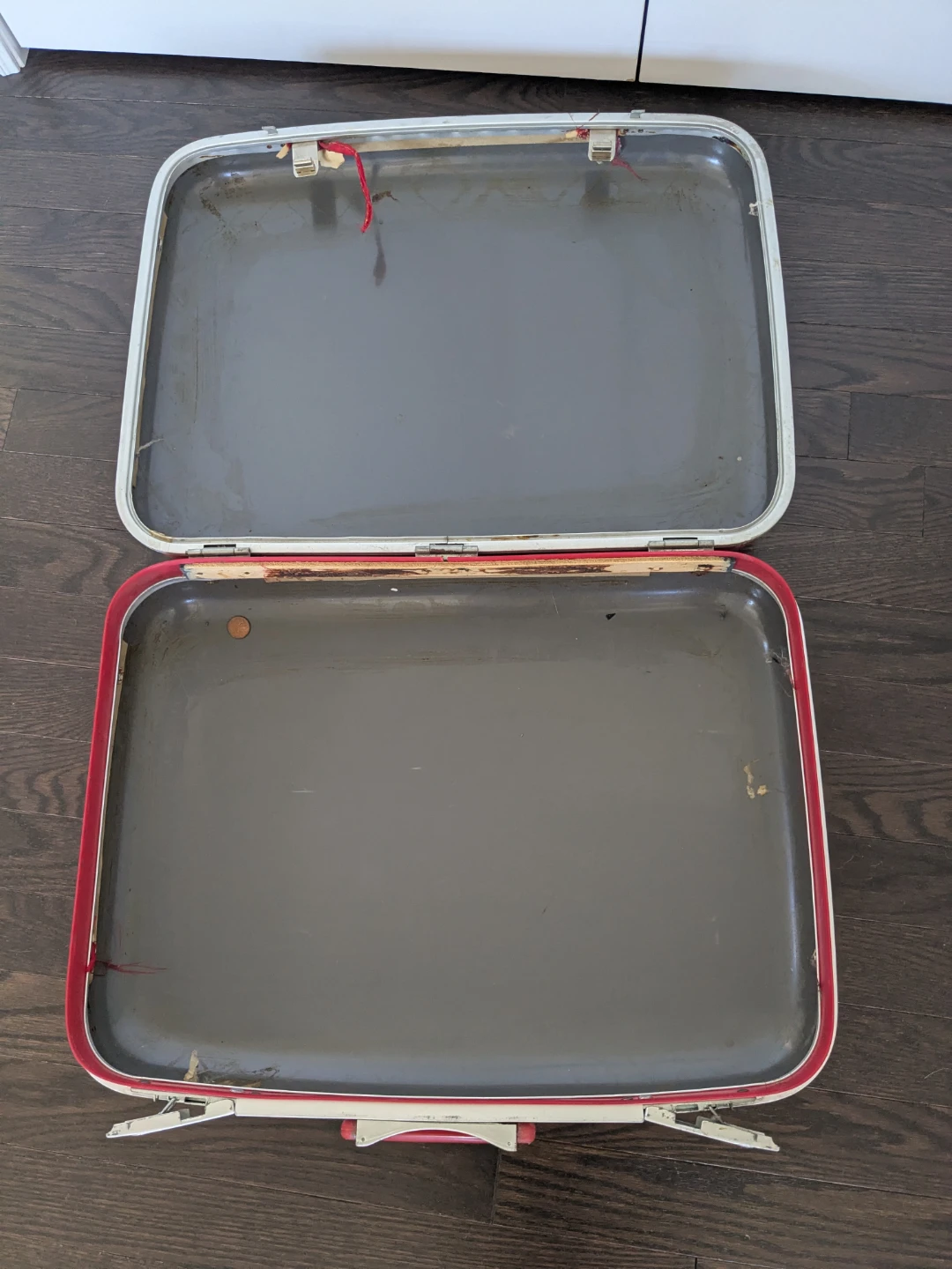Red Vintage Suitcase - photo 5