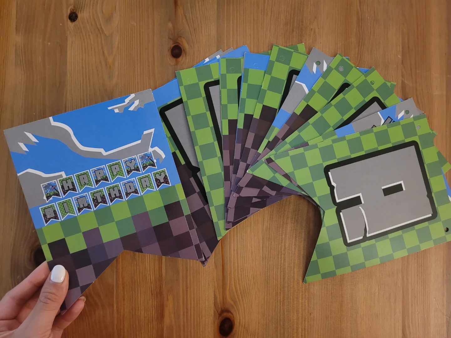 Minecraft Party Supplies - Gift Bags, Banner & Tablecloth - photo 4