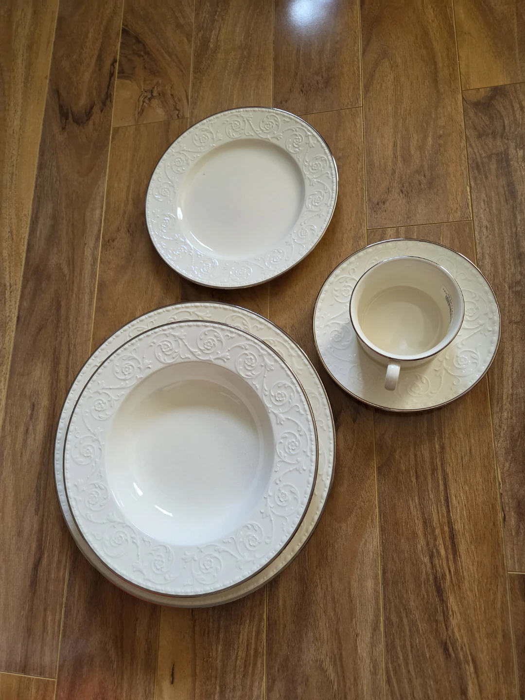 Mikasa Plaza Platinum 20 pc. Service for 4 Dinnerware Set - photo 4