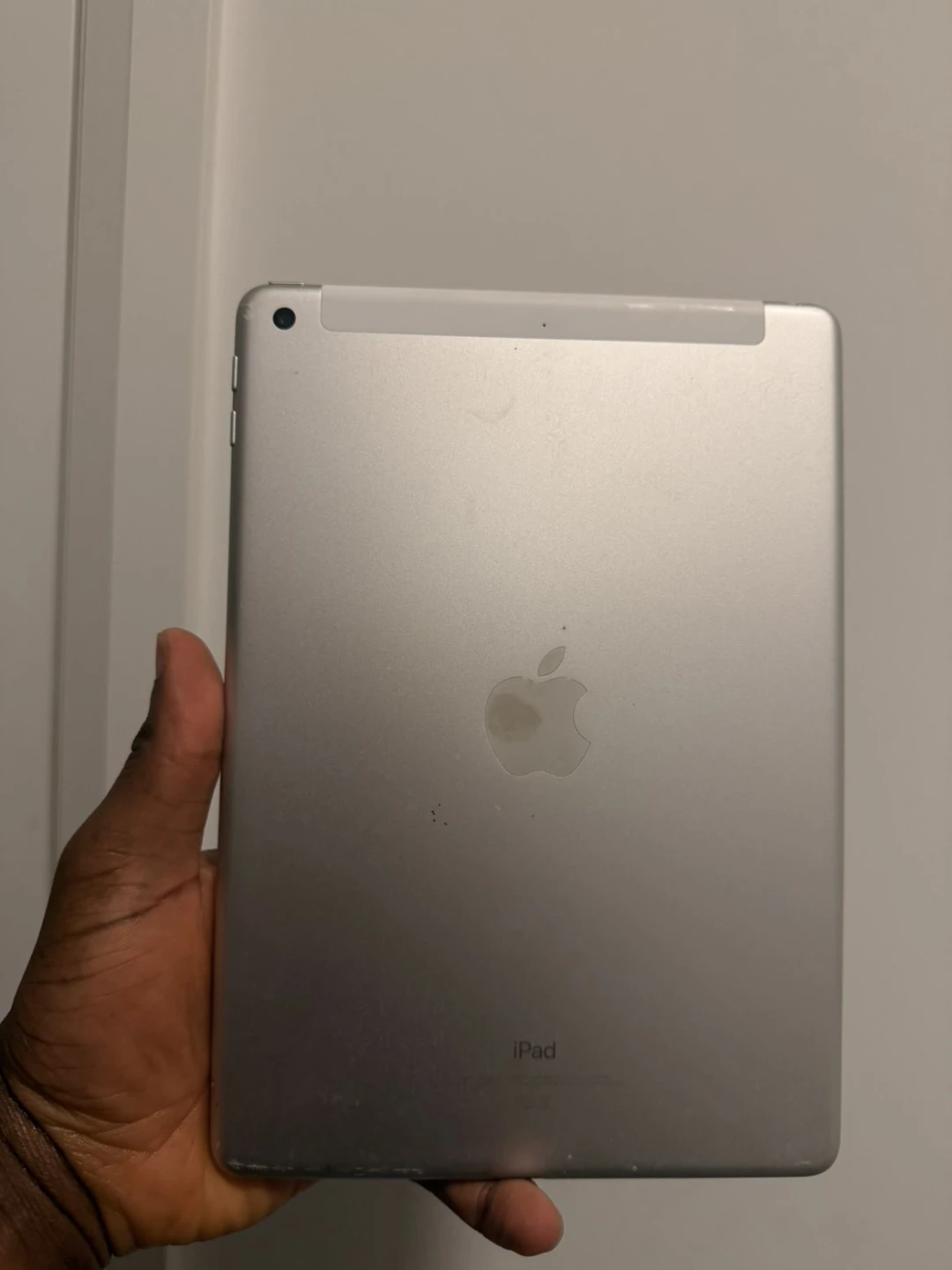 iPad 6th Generation 128GB Wi-Fi + Cellular Unlocked - photo 4