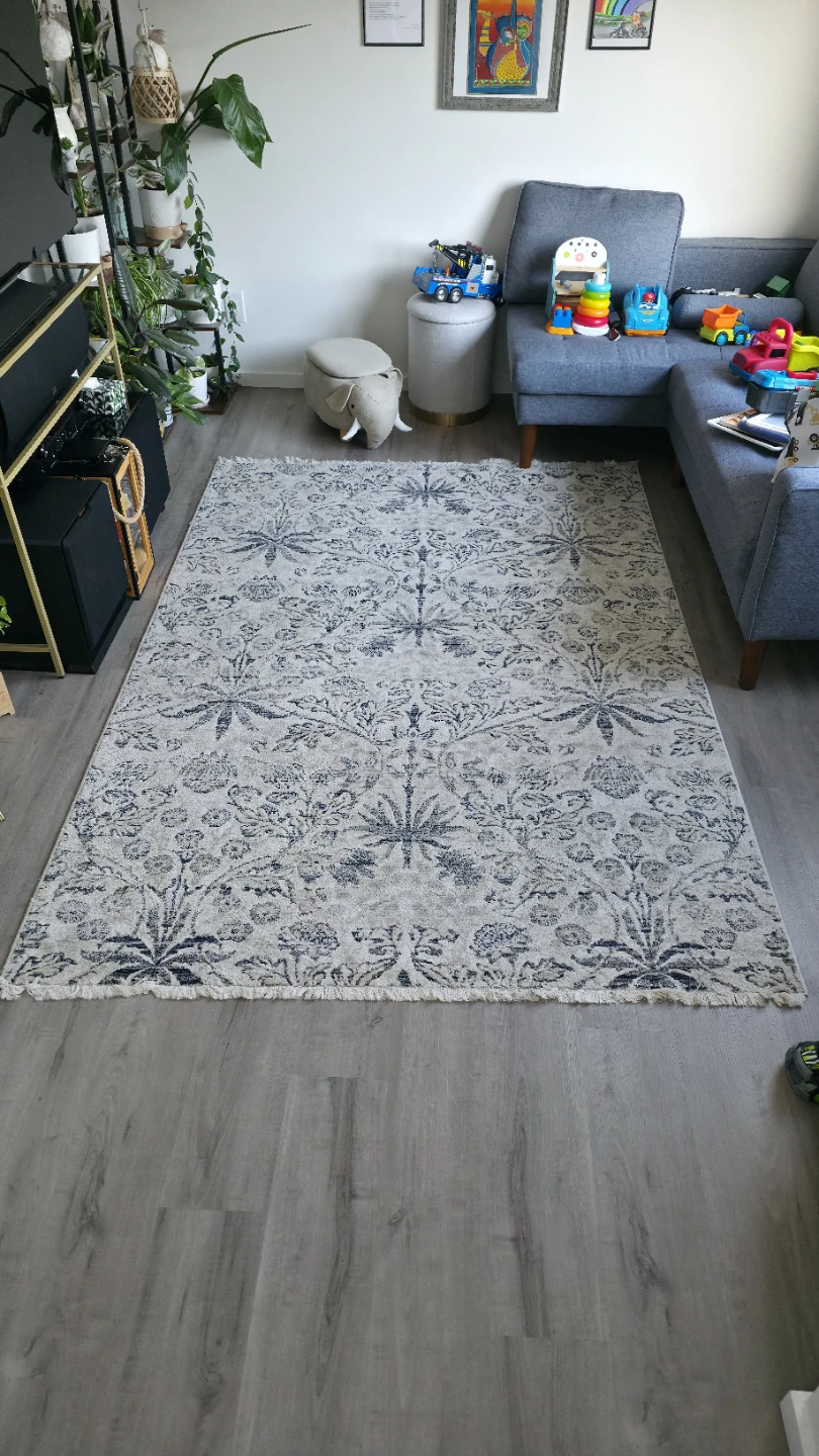 Area Rug with Floral Pattern