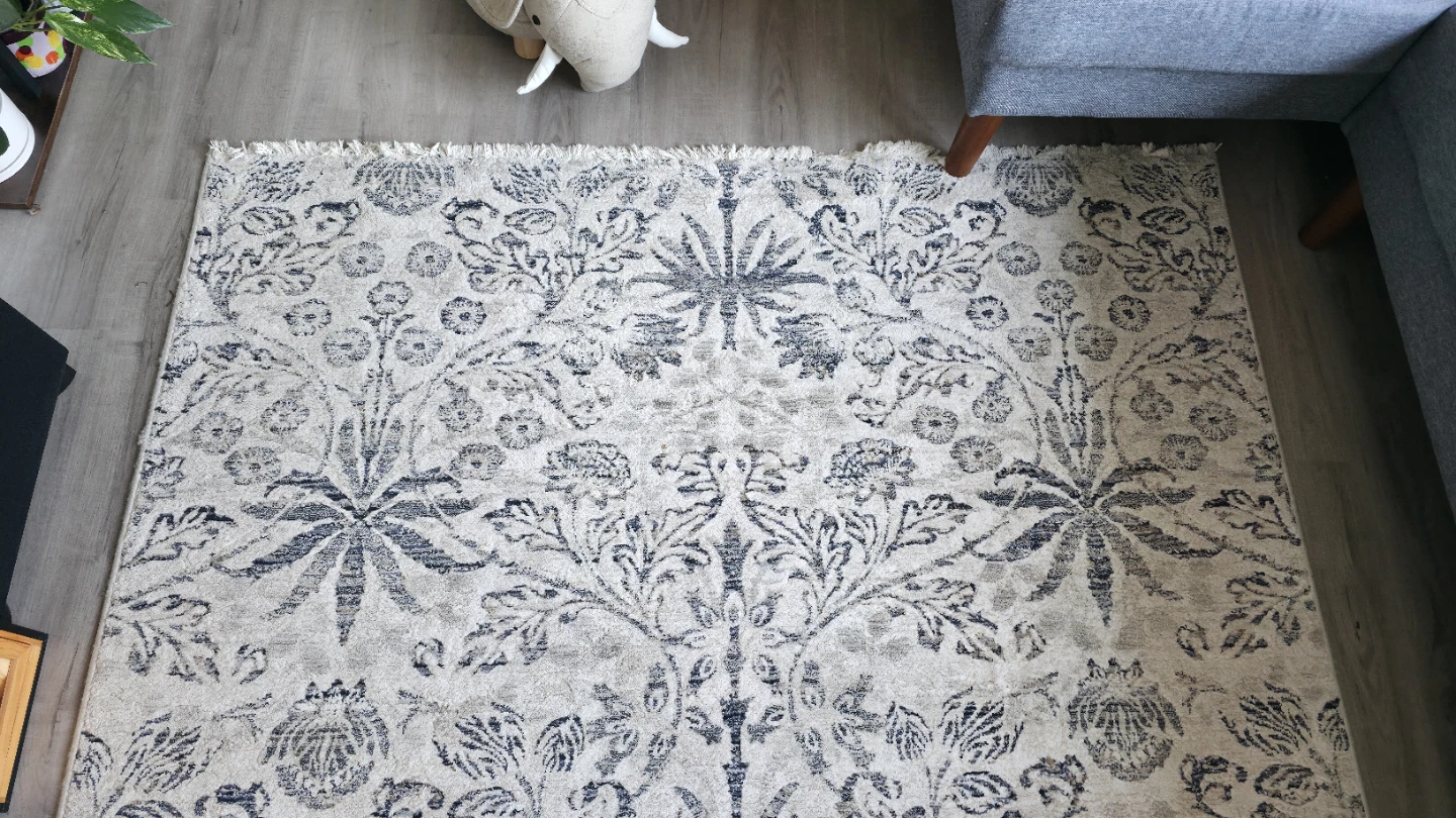 Area Rug with Floral Pattern - photo 3
