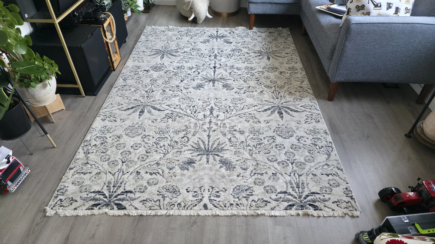 Area Rug with Floral Pattern - photo 5