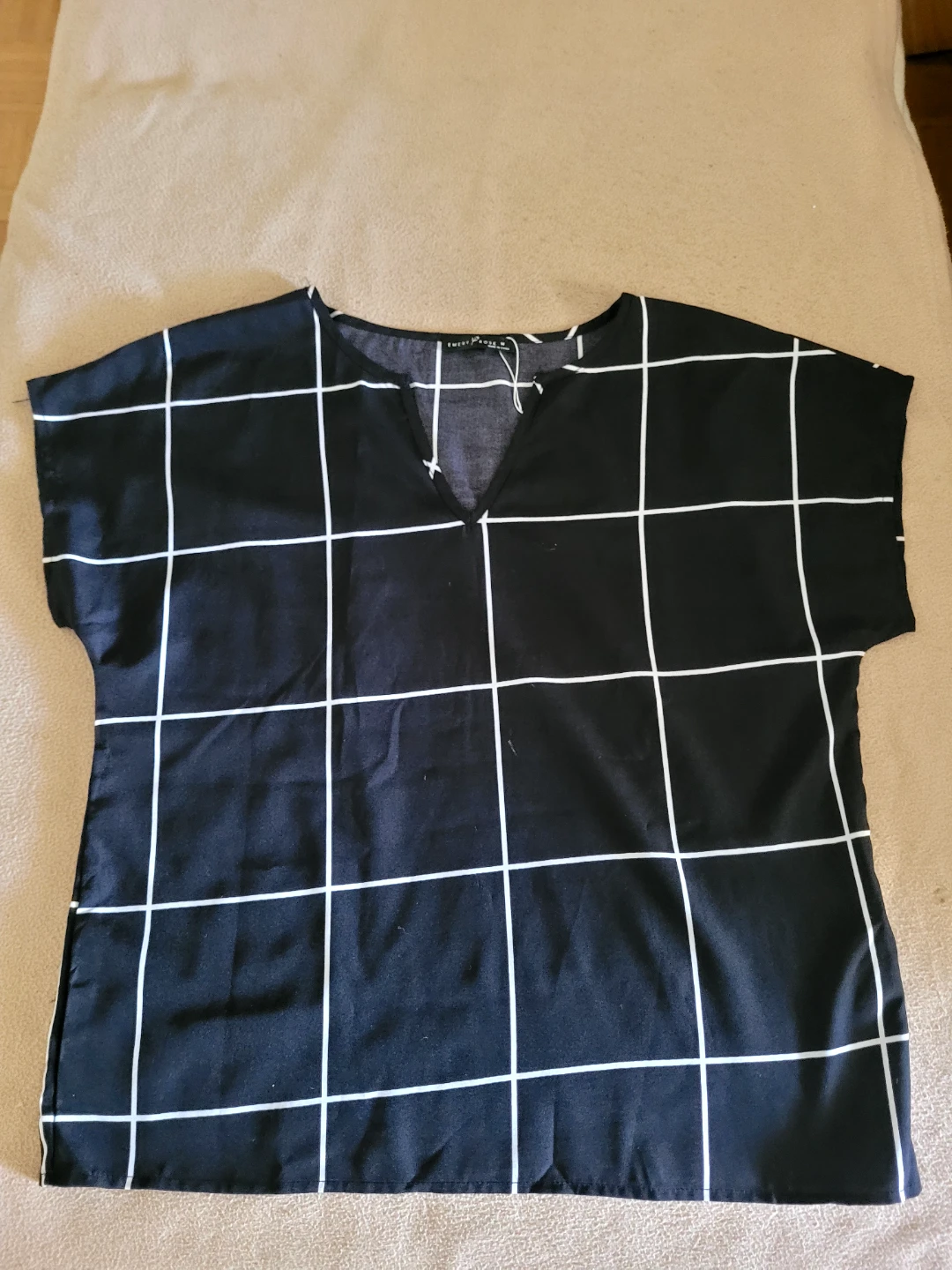 Emery Rose Black & White Grid Top⚽