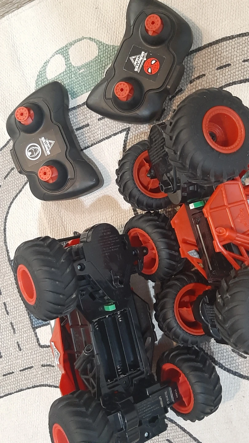 Remote Control Monster Trucks - Spiderman & Iron Man - photo 2