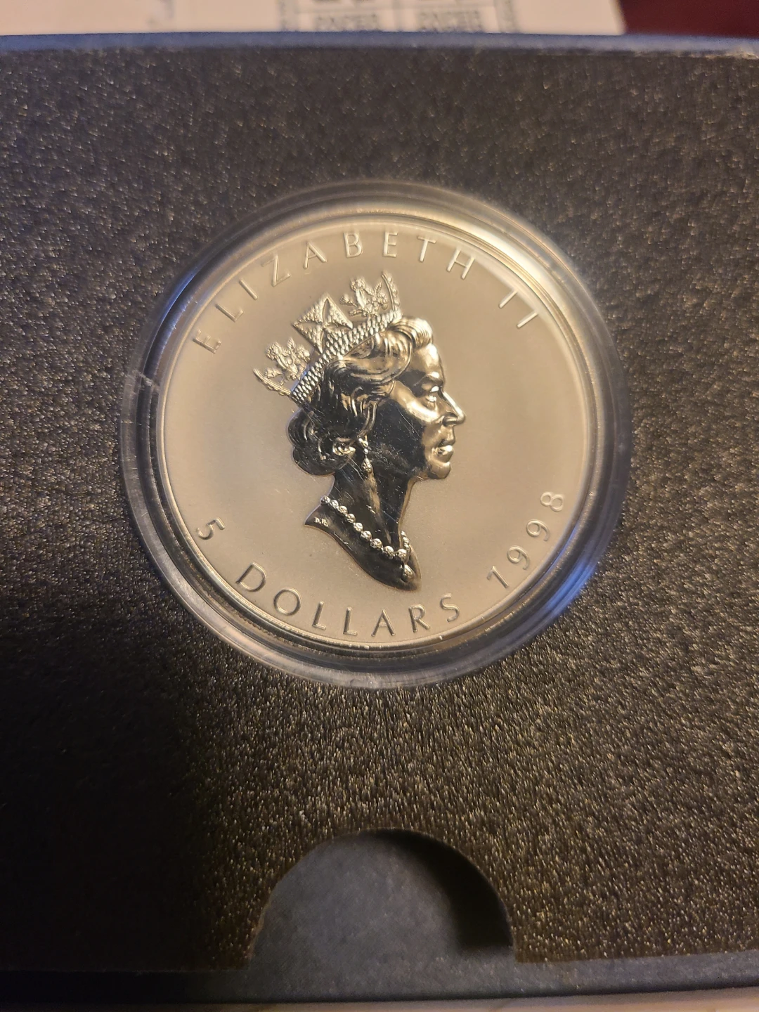 1998 Royal Canadian Mounted Police 1 oz Silver Maple Leaf Coin - photo 2