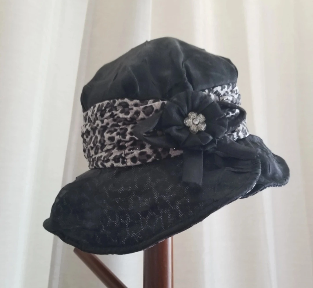 ⚽️ Black Sun Hat with Leopard Print Ribbon