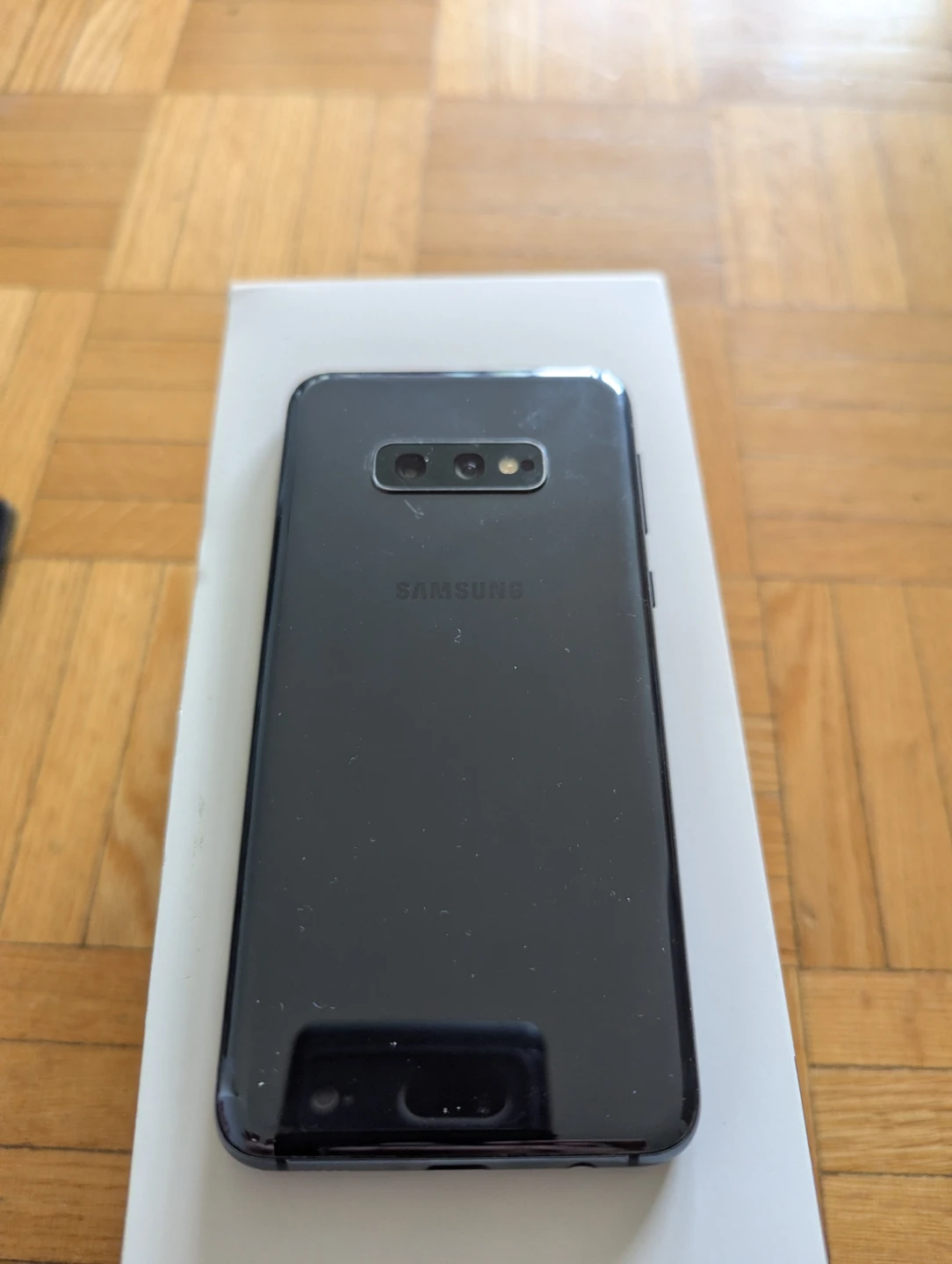 Samsung Galaxy S10e Smartphone - photo 2