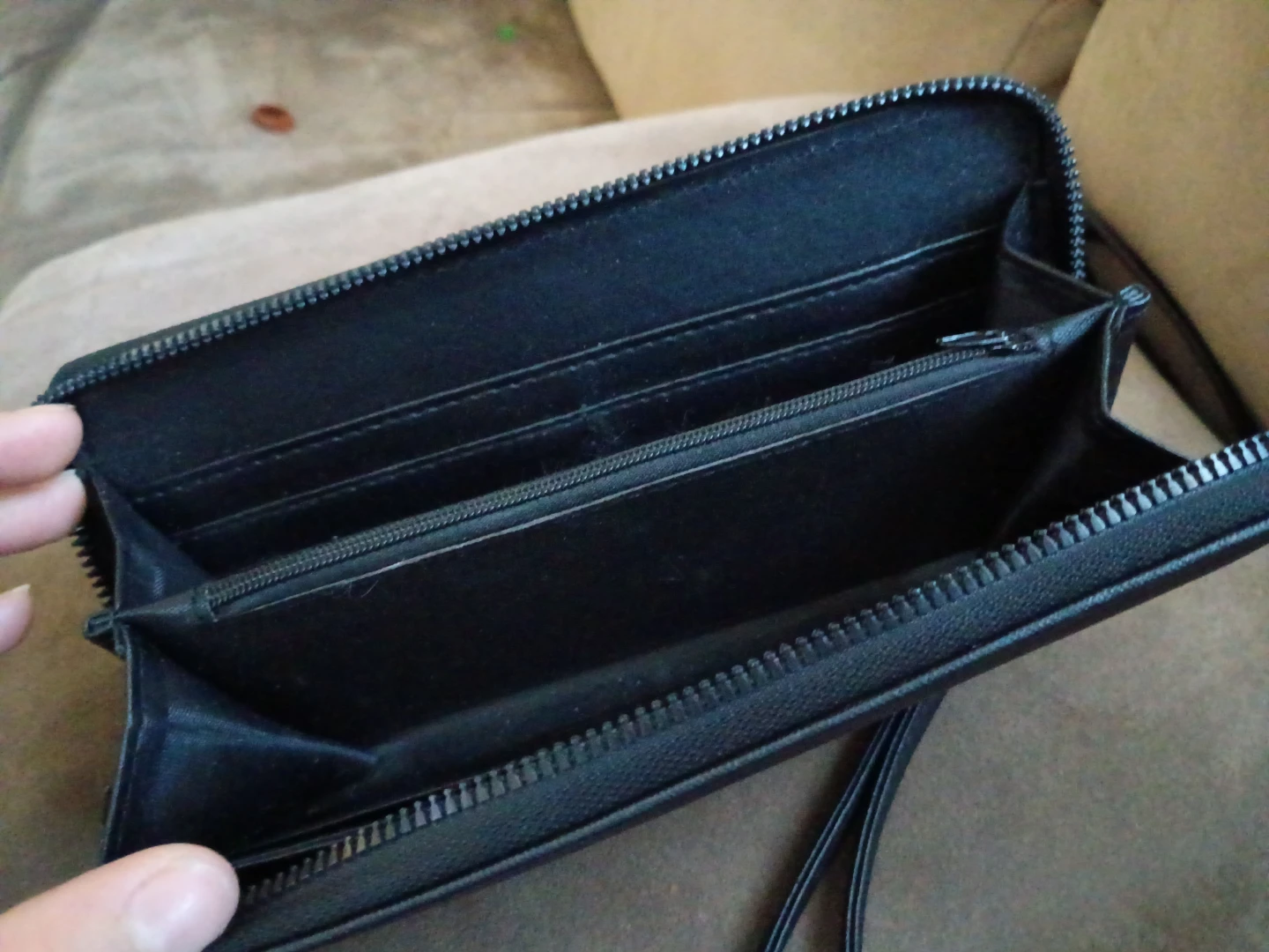 Black zip-around wallet with wrist strap - photo 2