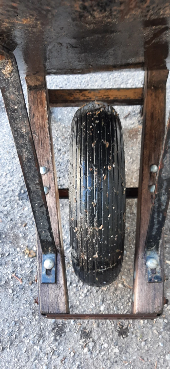 Large Size Wheelbarrow with Wooden Handles - photo 3