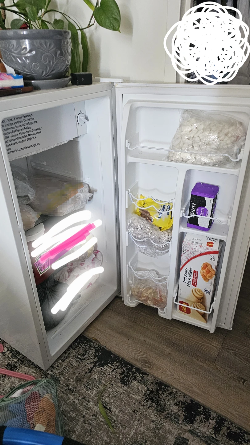 Galanz Mini Fridge - photo 2