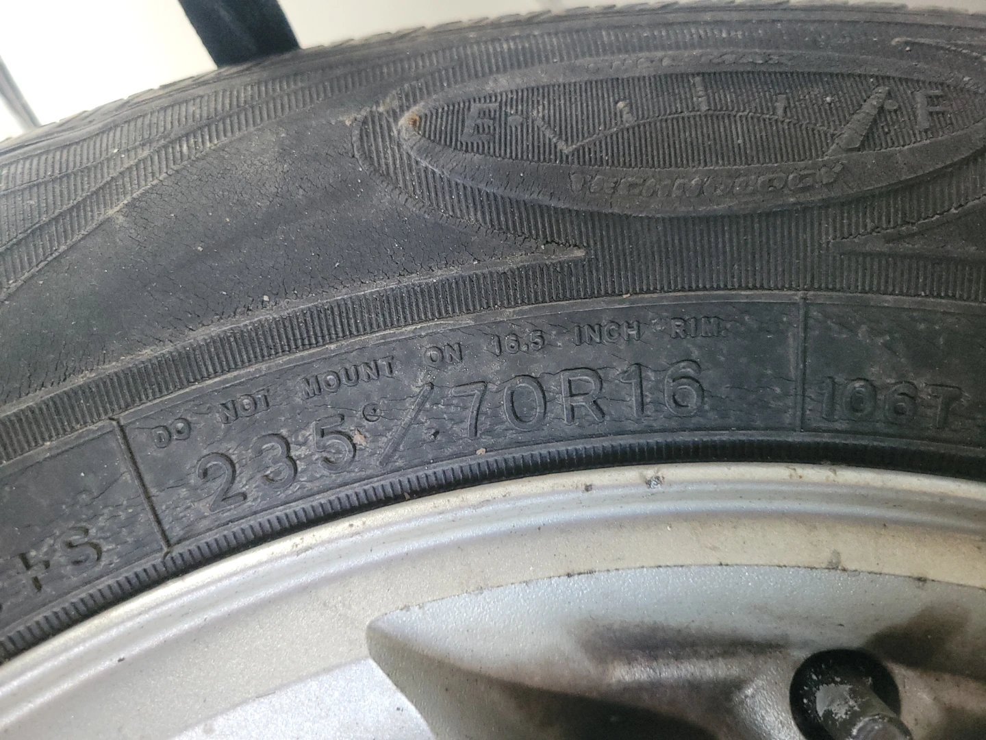 Goodyear Tire 235/70R16