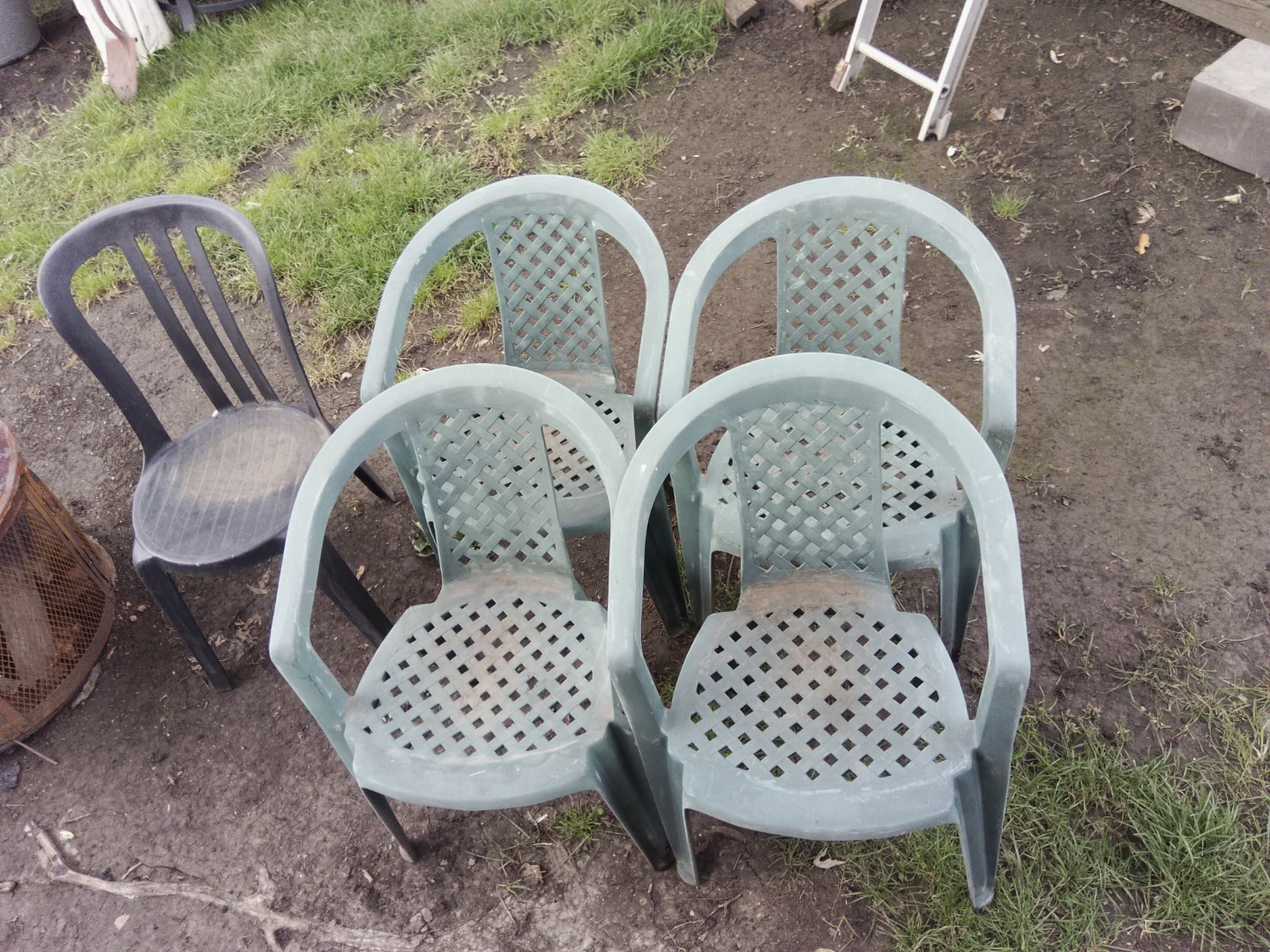 Set of 5 Plastic Chairs