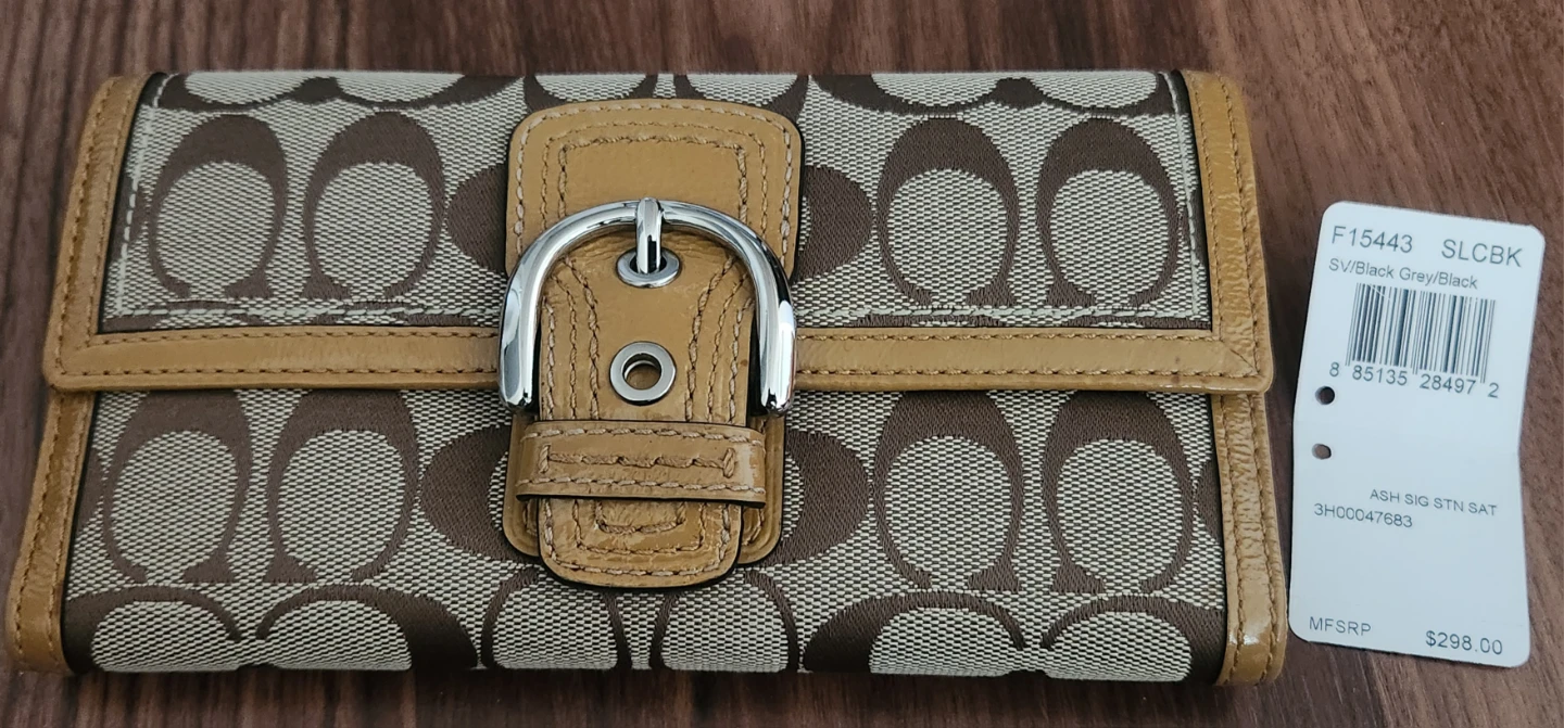 ⚽️ Brand New Coach Signature Buckle Long Wallet (NWT)