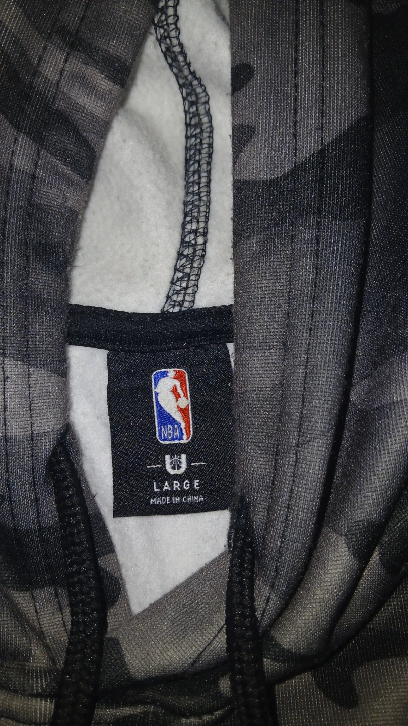 Knicks camo hoodie (men) size Large - photo 2
