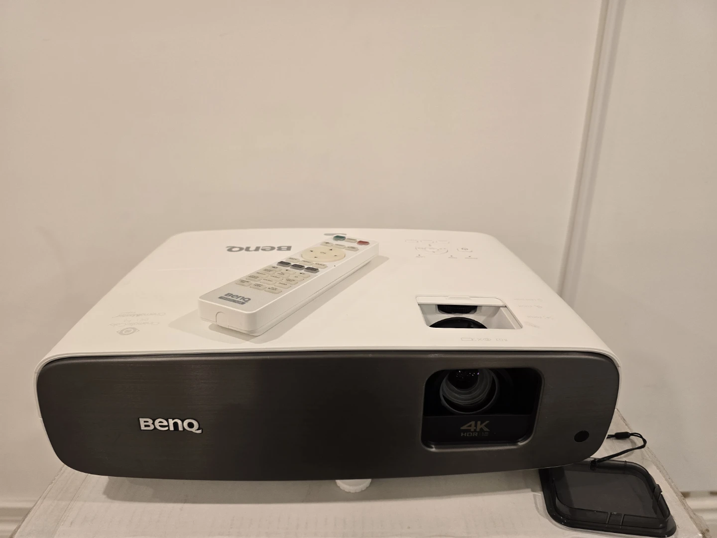 BenQ 4K HDR Projector with Amer Mounts Ceiling Mount - photo 2
