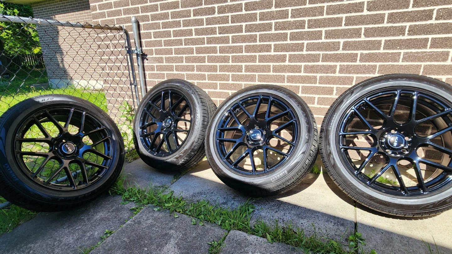 Set of 4 Gloss Black Rims with Pirelli Tires