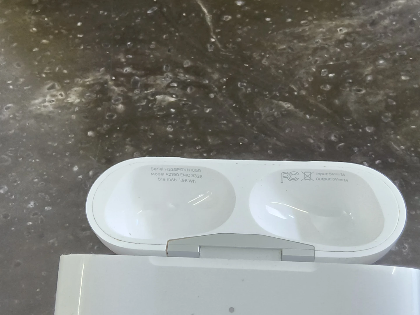 Apple AirPods Pro Charging Case - photo 3