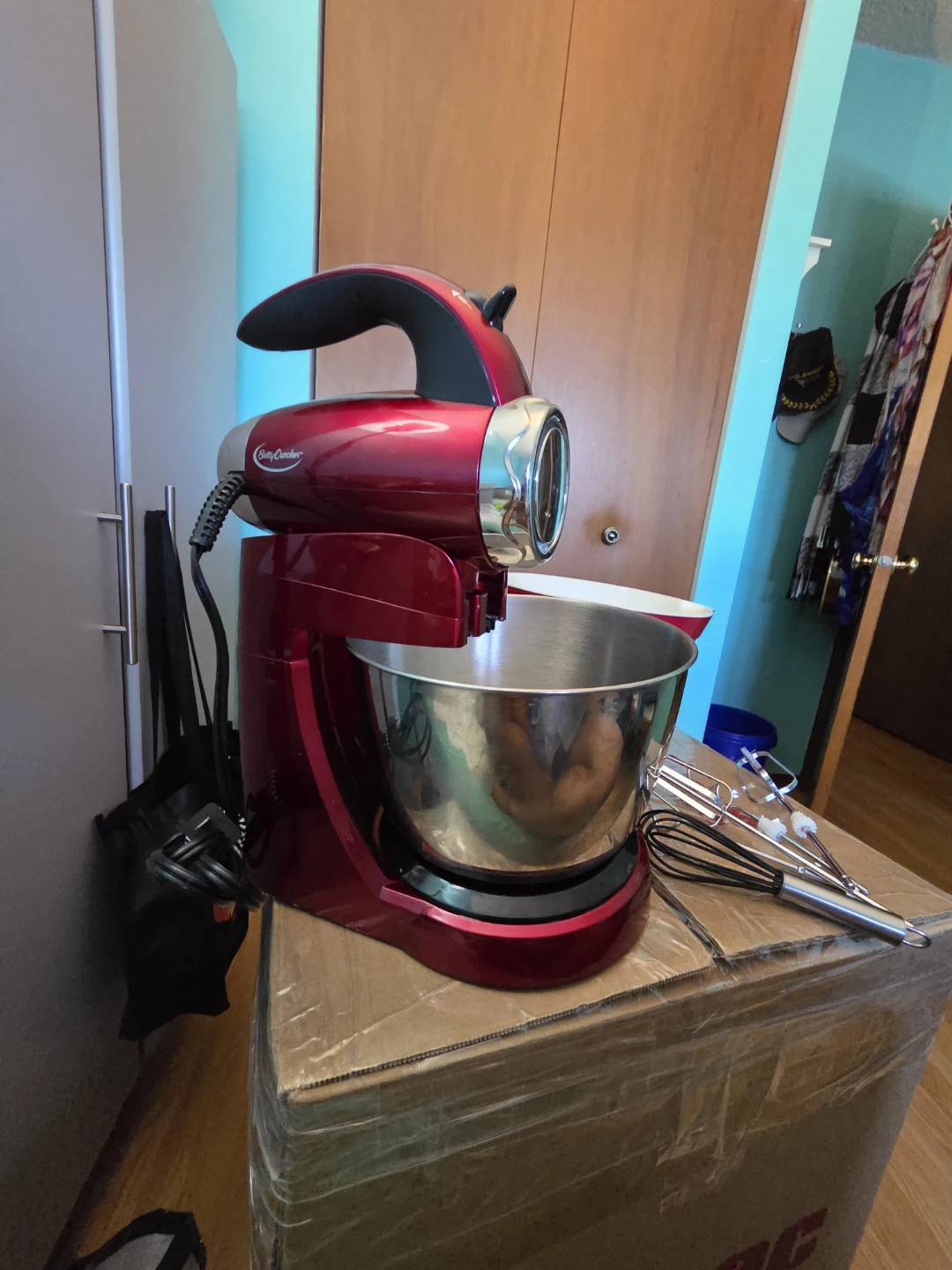 Stand Mixer with Bowl and Attachments