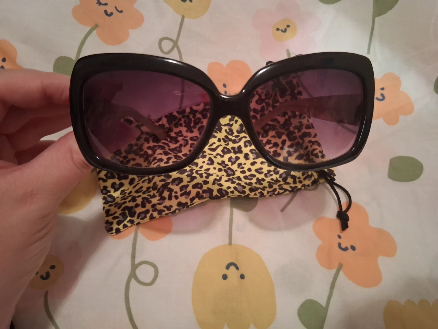 Betsey Johnson Sunglasses with Leopard Print Case - photo 4