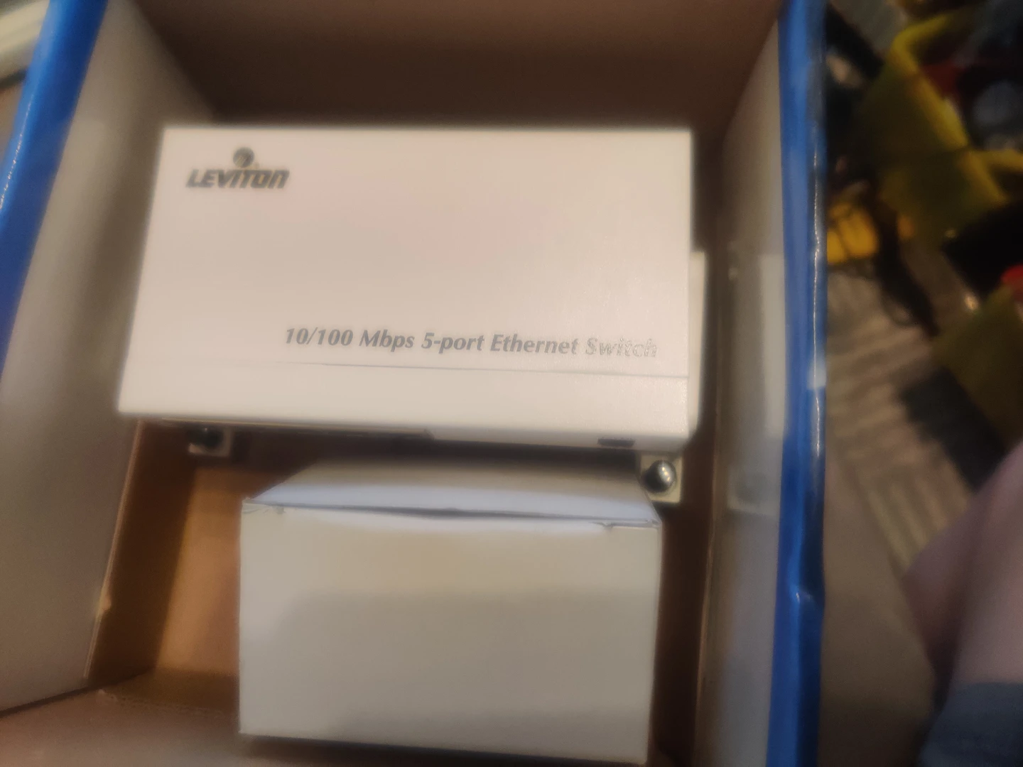 Leviton Hi-Speed Computer Network Switch 5-Port - photo 4