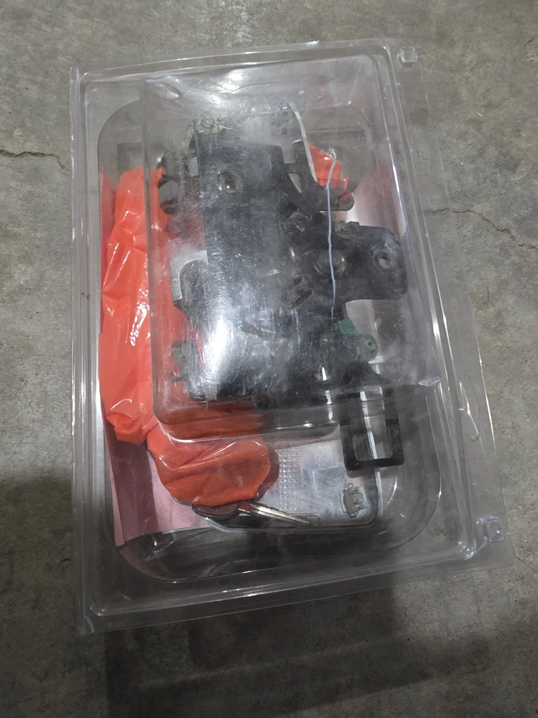 Pop & Lock Tailgate Lock for GMC Sierra / Chevy Silverado - photo 3