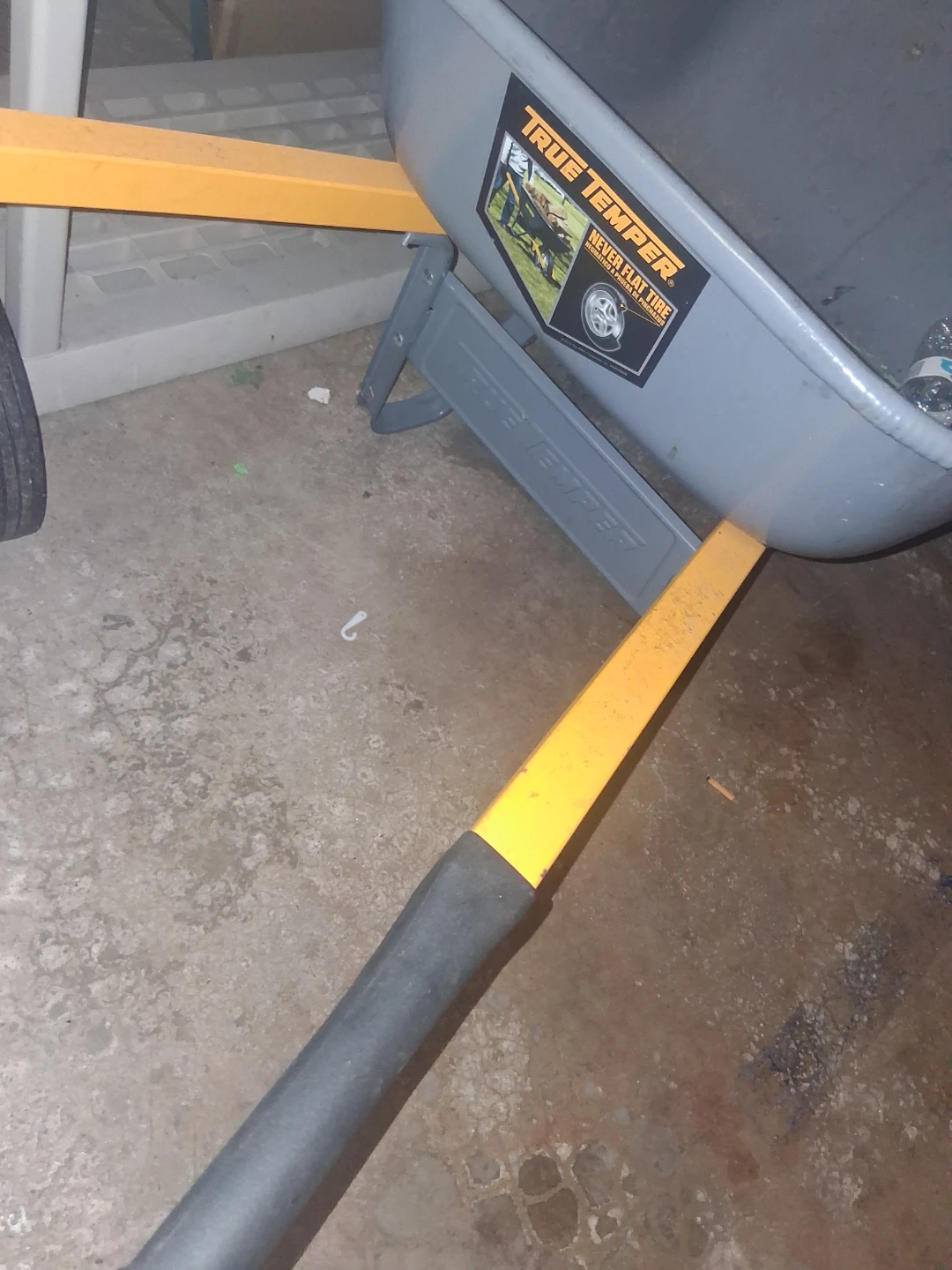 True Temper Wheelbarrow - photo 2